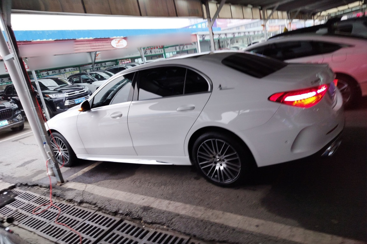 奔驰C级 2023款 改款 C 200 L 运动版车身外观4