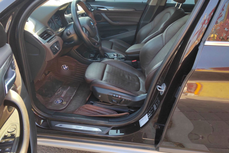 宝马X1 2019款 xDrive20Li 尊享型中控内饰19