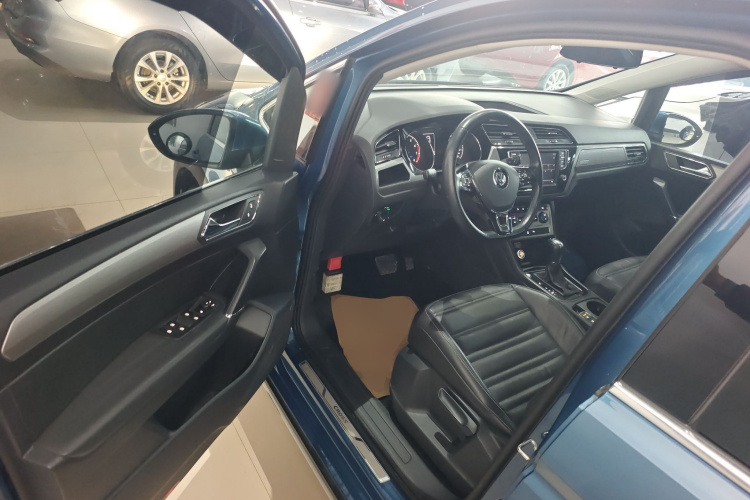 大众 2018款 途安L 280TSI DSG拓界版 7座 国V中控内饰20