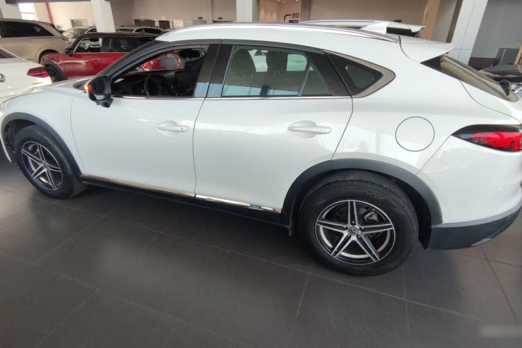 马自达CX-4 2020款 2.0L 自动两驱蓝天青春版车身外观4