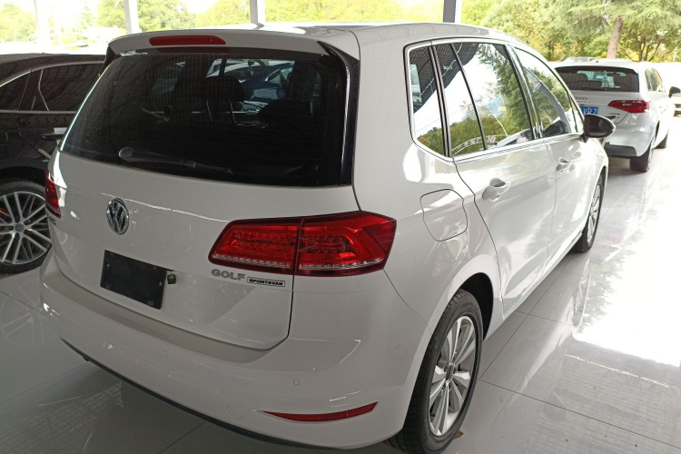 大众 高尔夫·嘉旅 2016款 230TSI 自动进取型车身外观7