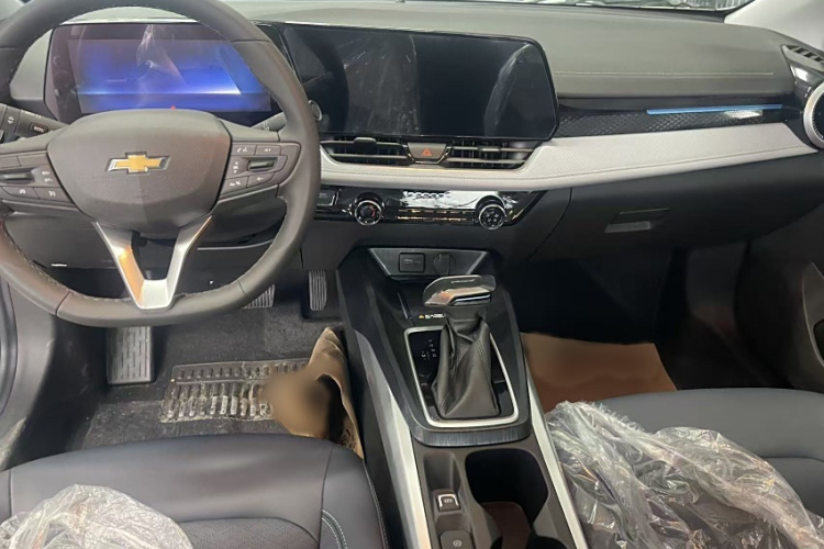 雪佛兰 科鲁泽 2024款 1.5L 双离合悦享版中控内饰7001