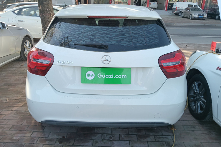 奔驰A级(进口) 2017款 改款 A 200 动感型车身外观6