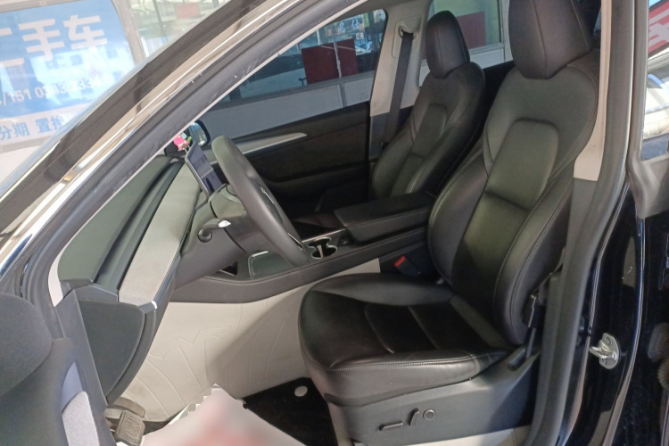 特斯拉 Model Y 2023款 长续航全轮驱动版中控内饰19