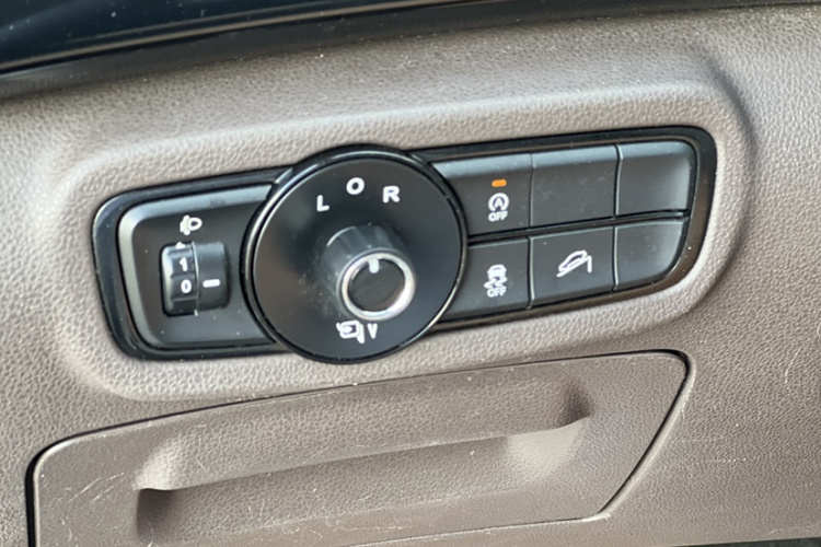 广汽传祺 传祺GS4 2015款 200T G-DCT豪华版中控内饰7005