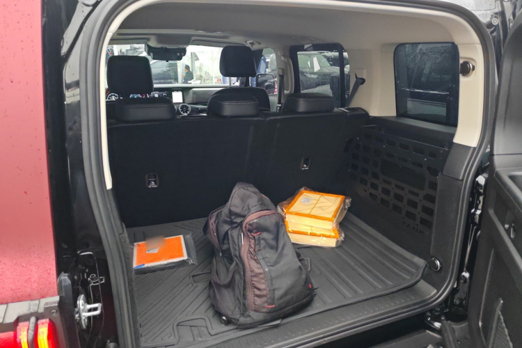 坦克300 2024款 2.0T 征服者机舱底盘23