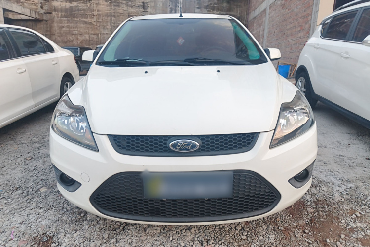 福特 福克斯 2013款 两厢经典 1.8L 手动基本型车身外观2