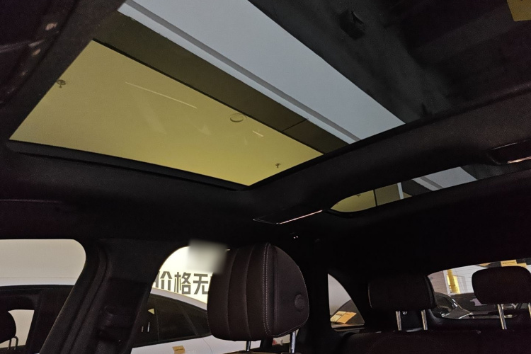 奔驰GLC 2022款 改款二 GLC 260 L 4MATIC 豪华型中控内饰22