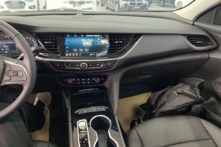 别克 君威 2024款 改款 25T 超享版中控内饰12