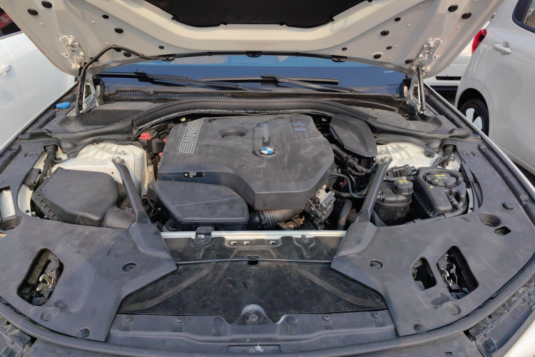 宝马5系 2018款 528Li 上市特别版机舱底盘24