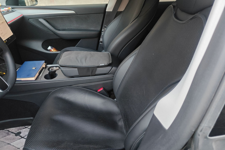 特斯拉 Model Y 2024款 后轮驱动版中控内饰19