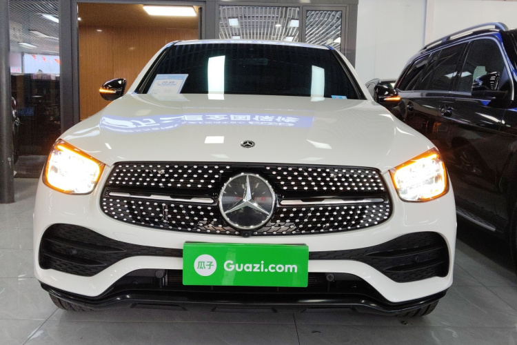 奔驰GLC轿跑 2020款 GLC 260 4MATIC 轿跑SUV车身外观2