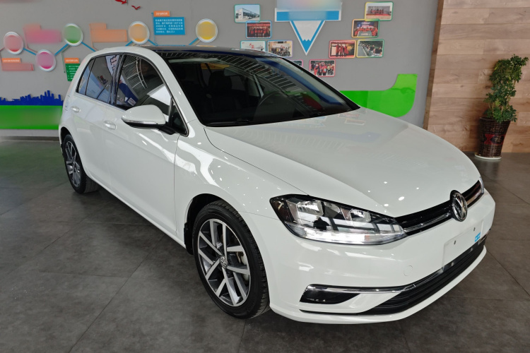 大众 高尔夫 2020款 挚爱版 200TSI DSG舒适型进取版车身外观3