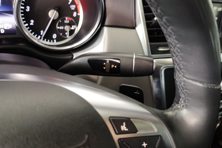 奔驰M级 2014款 ML 320 4MATIC局部细节18