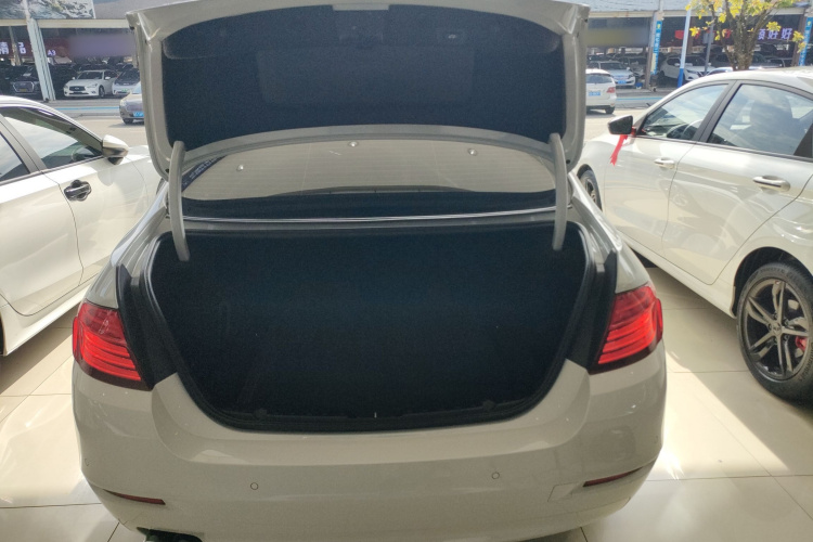 宝马5系 2017款 525Li 领先型机舱底盘23
