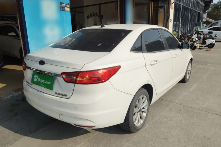 福特 福睿斯 2015款 1.5L 自动时尚型车身外观7