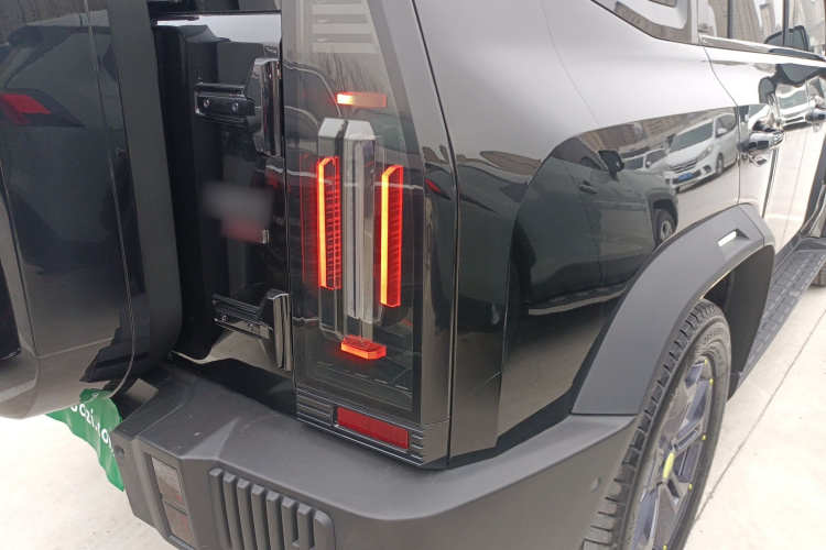 捷途旅行者 2023款 2.0T 四驱穿越PRO+车身外观9