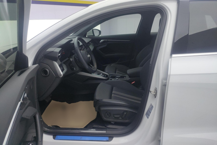 奥迪A3 2024款 Sportback 35 TFSI 时尚运动型中控内饰19