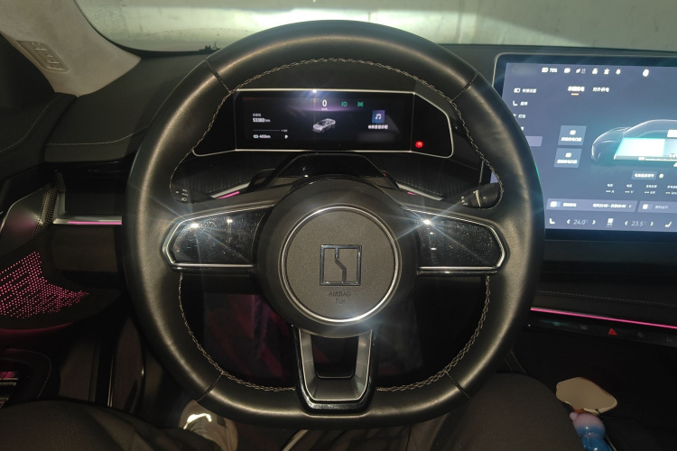 极氪001 2022款 长续航双电机 WE版中控内饰13