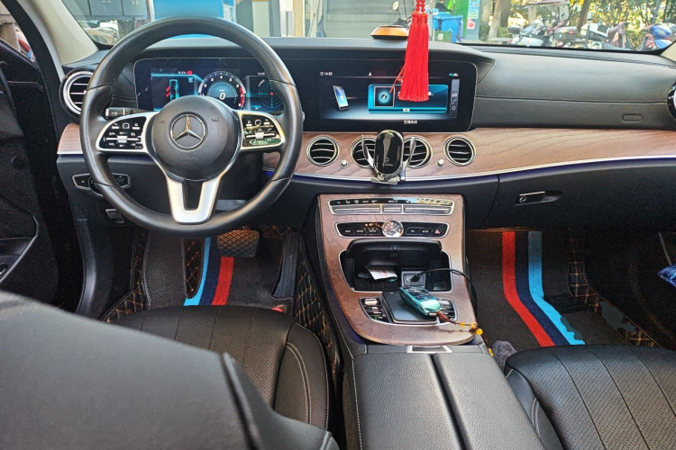 奔驰E级 2020款 E 300 L 豪华型中控内饰12