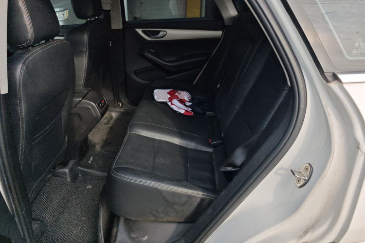 众泰SR7 2016款 1.5T CVT魔方之心版 国V中控内饰21