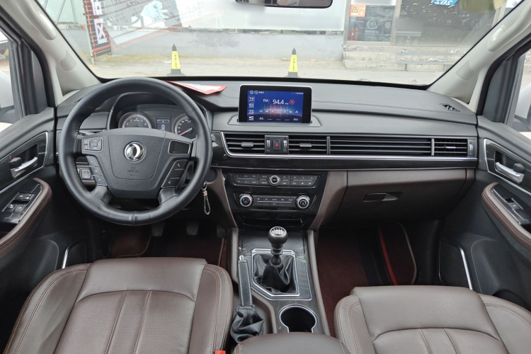 东风风行 风行M6 2019款 1.5T 手动长轴豪华型 7座中控内饰7003