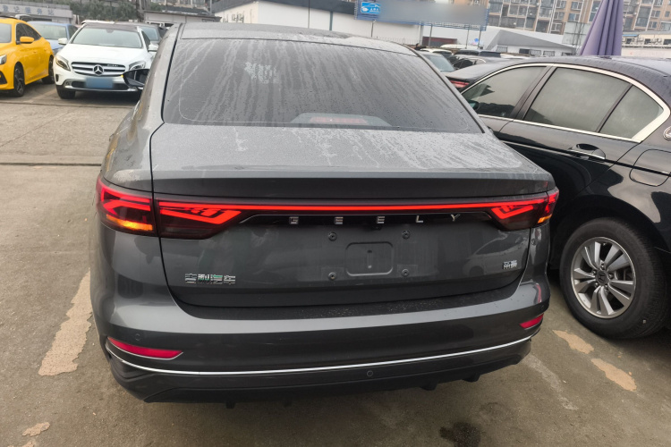 吉利汽车 帝豪 2023款 第4代冠军版 1.5L CVT旗舰型车身外观6