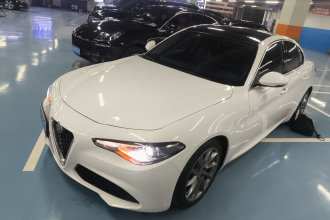 阿尔法·罗密欧 Giulia朱丽叶 2017款 2.0T 200HP 豪华版