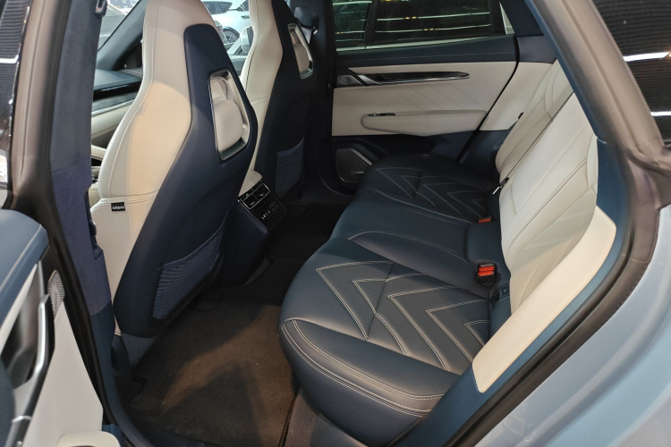 极氪001 2022款 超长续航双电机 YOU版中控内饰21