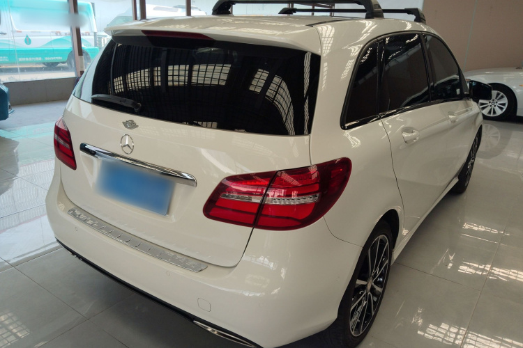 奔驰B级 2015款 B 200 豪华型车身外观7