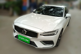 沃尔沃S60 2023款 B4 智逸豪华版