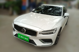 沃尔沃S60 2023款 B4 智逸豪华版