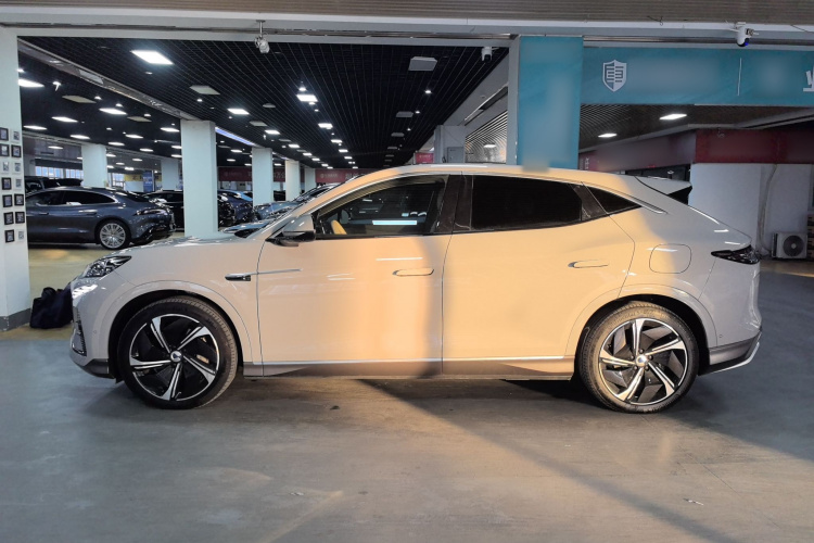 腾势N7 2023款 长续航性能版车身外观4