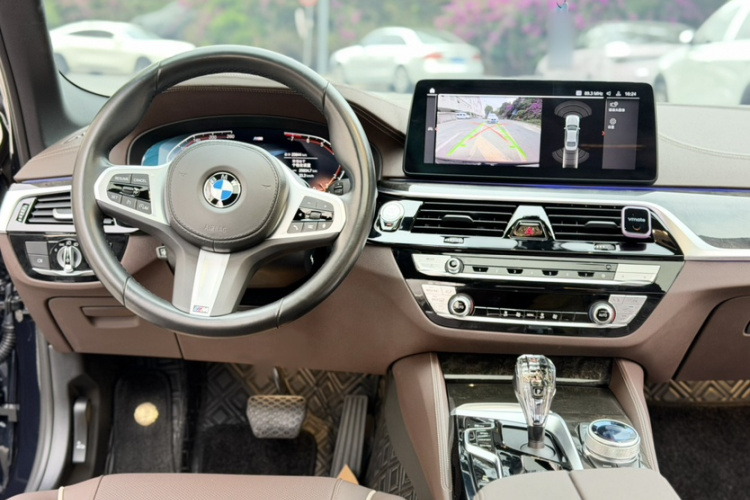 宝马5系 2022款 改款 525Li M运动套装中控内饰7002