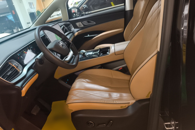 腾势D9 2024款 DM-i 980 四驱旗舰型中控内饰19