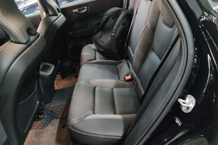 沃尔沃XC60 2025款 B5 四驱智远极夜黑版中控内饰21