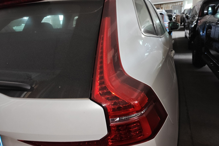 沃尔沃XC60 2025款 B5 四驱智远豪华版车身外观6006