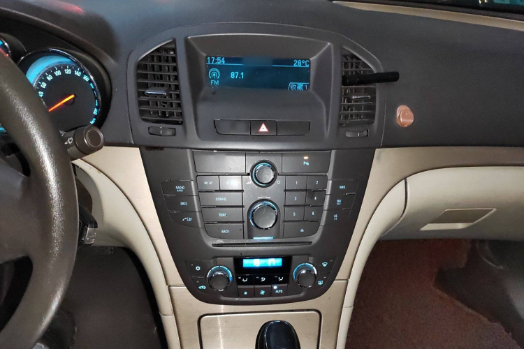 别克 君威 2012款 2.0L 舒适版局部细节16