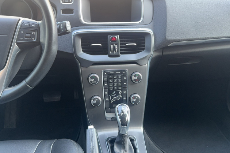 沃尔沃V40 2016款 T3 智逸版局部细节16