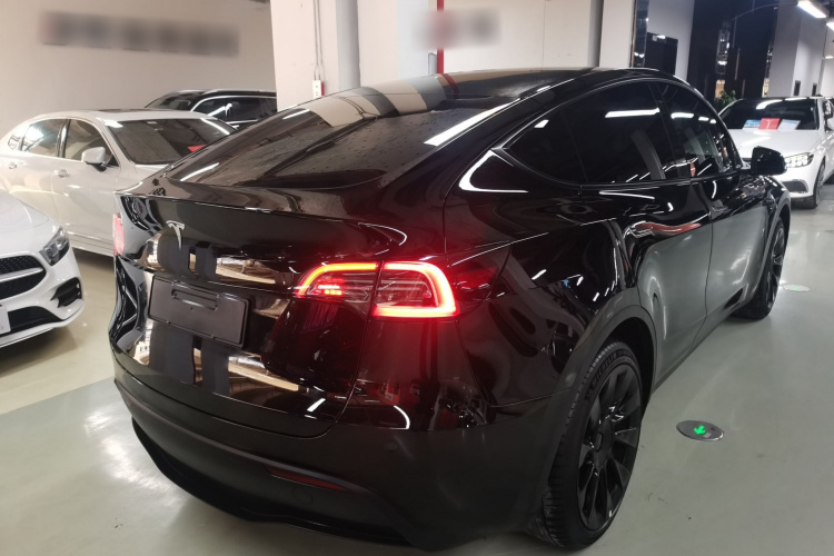 特斯拉 Model Y 2023款 长续航全轮驱动版车身外观7