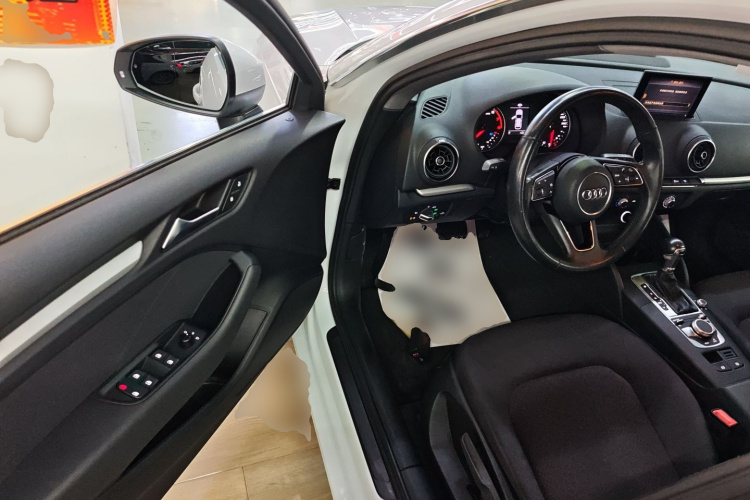 奥迪A3 2019款 Sportback 35 TFSI 进取型 国V中控内饰20