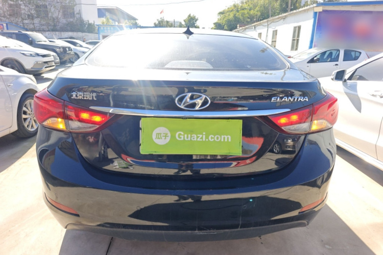 现代 朗动 2016款 1.6L 自动尊贵型车身外观6