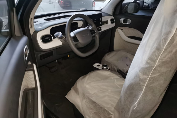 吉利银河 2025款 210km 熊猫卡丁中控内饰20