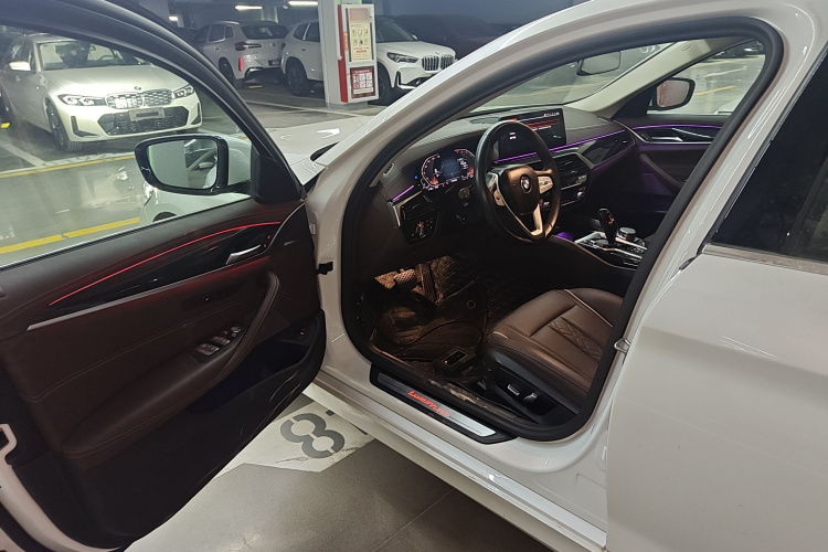 宝马5系 2022款 改款二 525Li 豪华套装中控内饰20