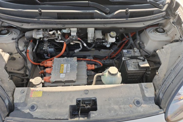 五菱汽车 五菱缤果 2024款 333km 悦享款机舱底盘24