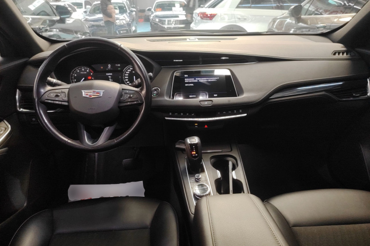 凯迪拉克XT4 2018款 28T 两驱技术型中控内饰12