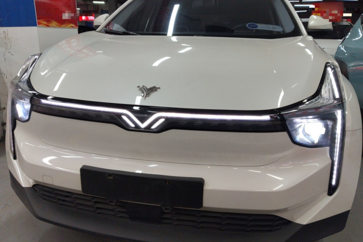 哪吒汽车 哪吒U 2021款 改款 Pro 400 行业定制版车身外观2