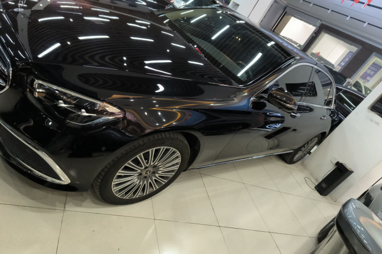 奔驰E级 2021款 改款 E 300 L 时尚型车身外观4