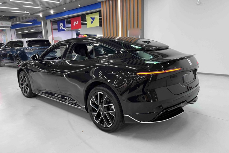 阿维塔06 2025款 Max增程版车身外观6008