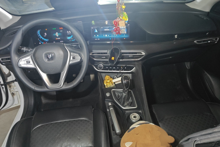 长安 逸动 2020款 PLUS 1.6L GDI 手动豪华型中控内饰12